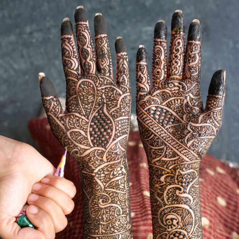Beautiful henna design on clients hand